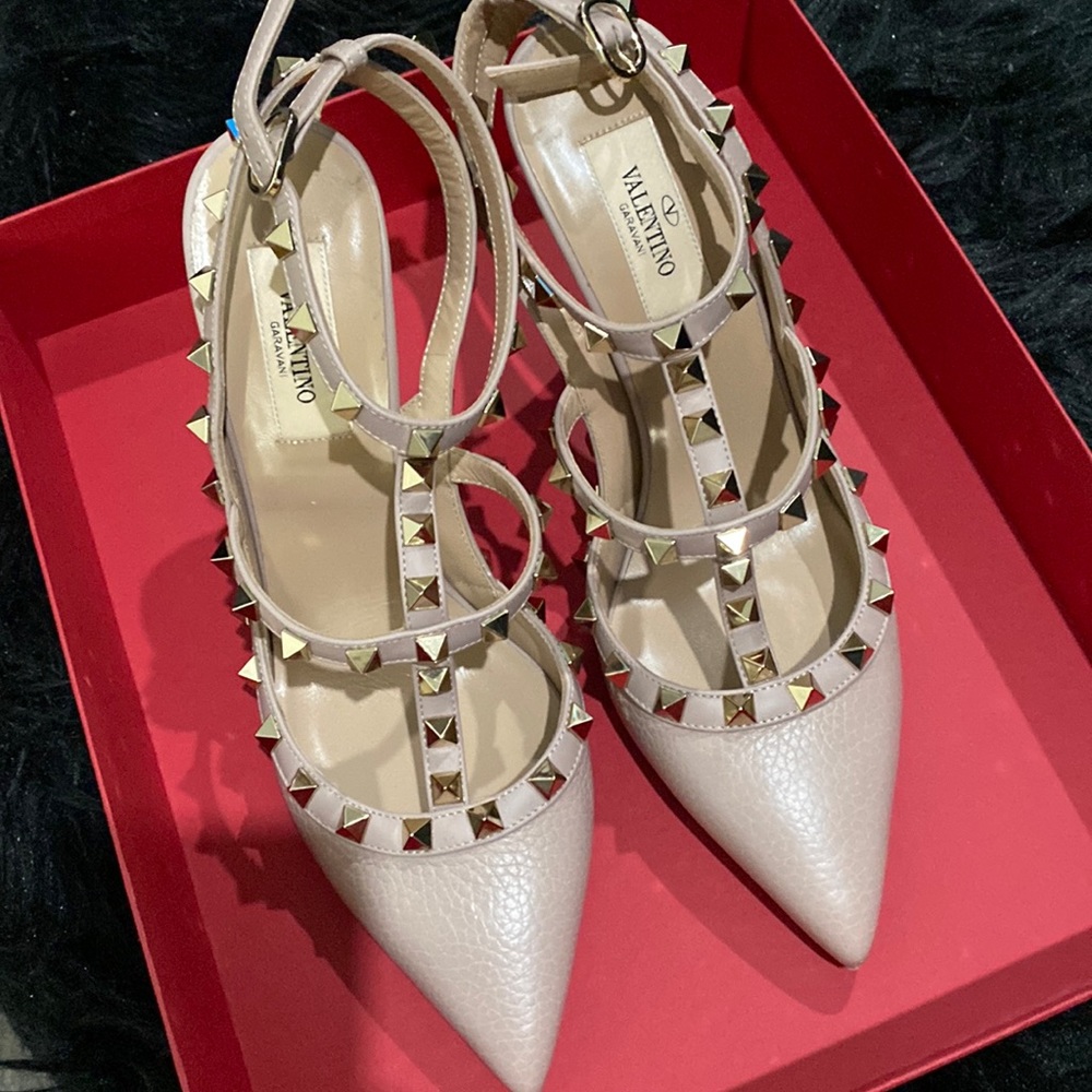 SOLD 100-% Authentic - Valentino Garavani - Poudre Rockstud Ankle T Strap